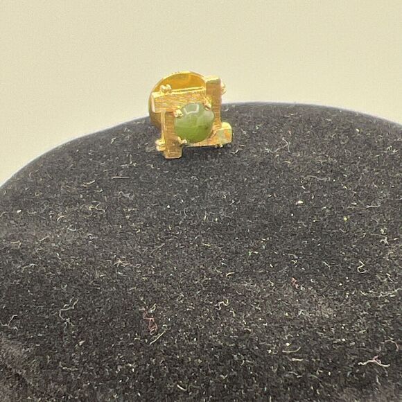Genuine Green Jade Stone Bamboo Design Vintage TINY SMALL Tie Tack Lapel Pin - Picture 1 of 7